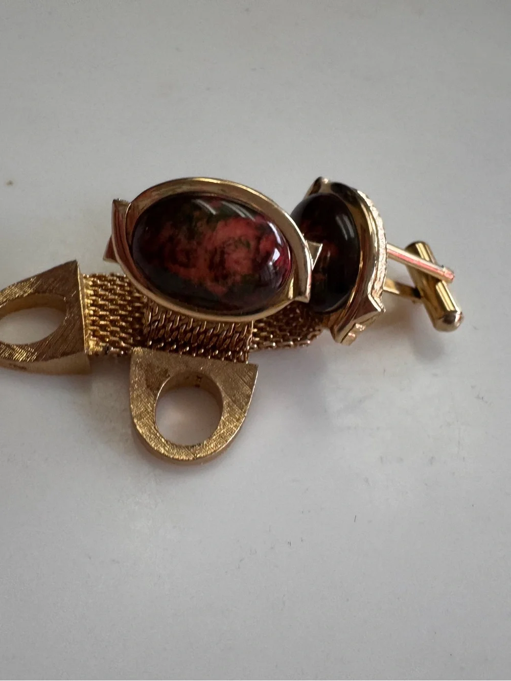 Vintage Gold -tone Men’s Cufflinks with Marbled Dark Red Stone